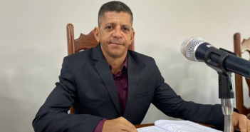 Prof. Gilson, assume com humildade e responsabilidade a nobre tarefa de representar o legado deixado por Adauto Felipe Rodrigues